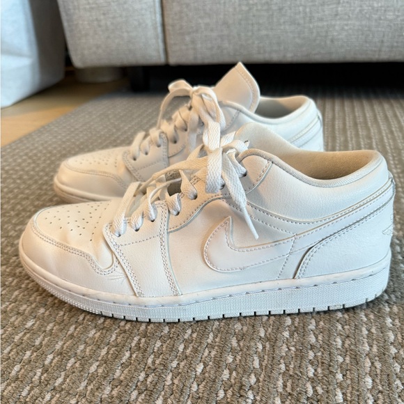 Woman’s Nike Air Jordan 1 Low Size 9 - Picture 3 of 6